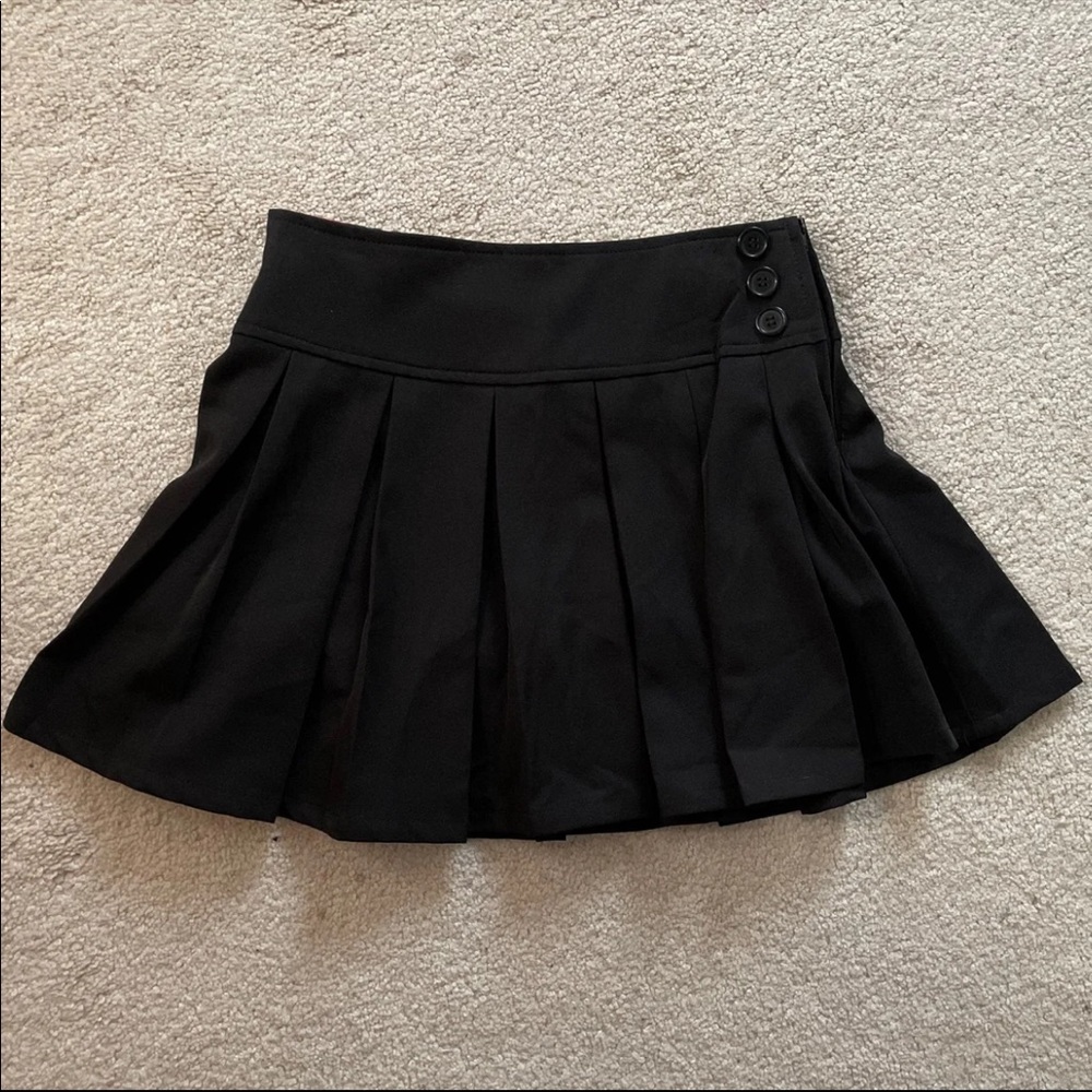 black pleated skirt